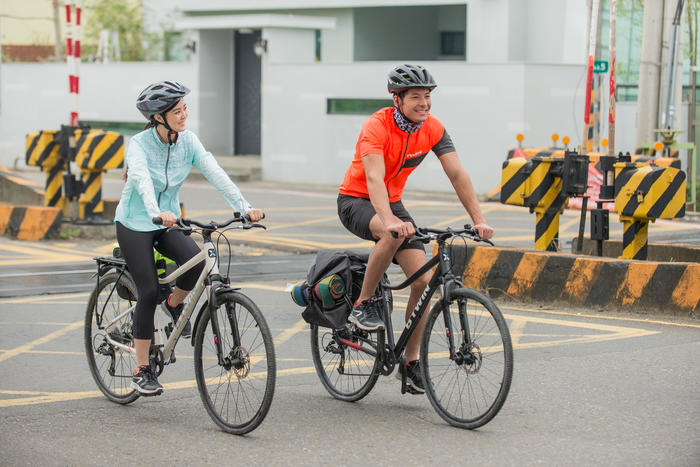 自行车运动9级变速公路和林间小径骑行混合路面自行车